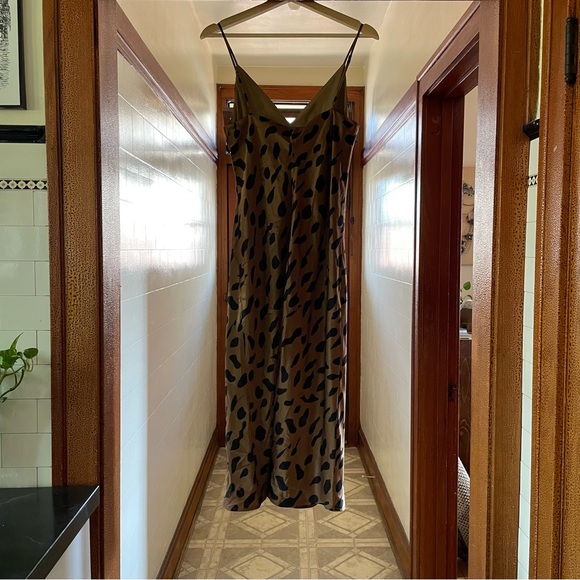 L'AGENCE Jodie Slip Dress size 10 100% silk charmeuse leopard animal print - Picture 4 of 12